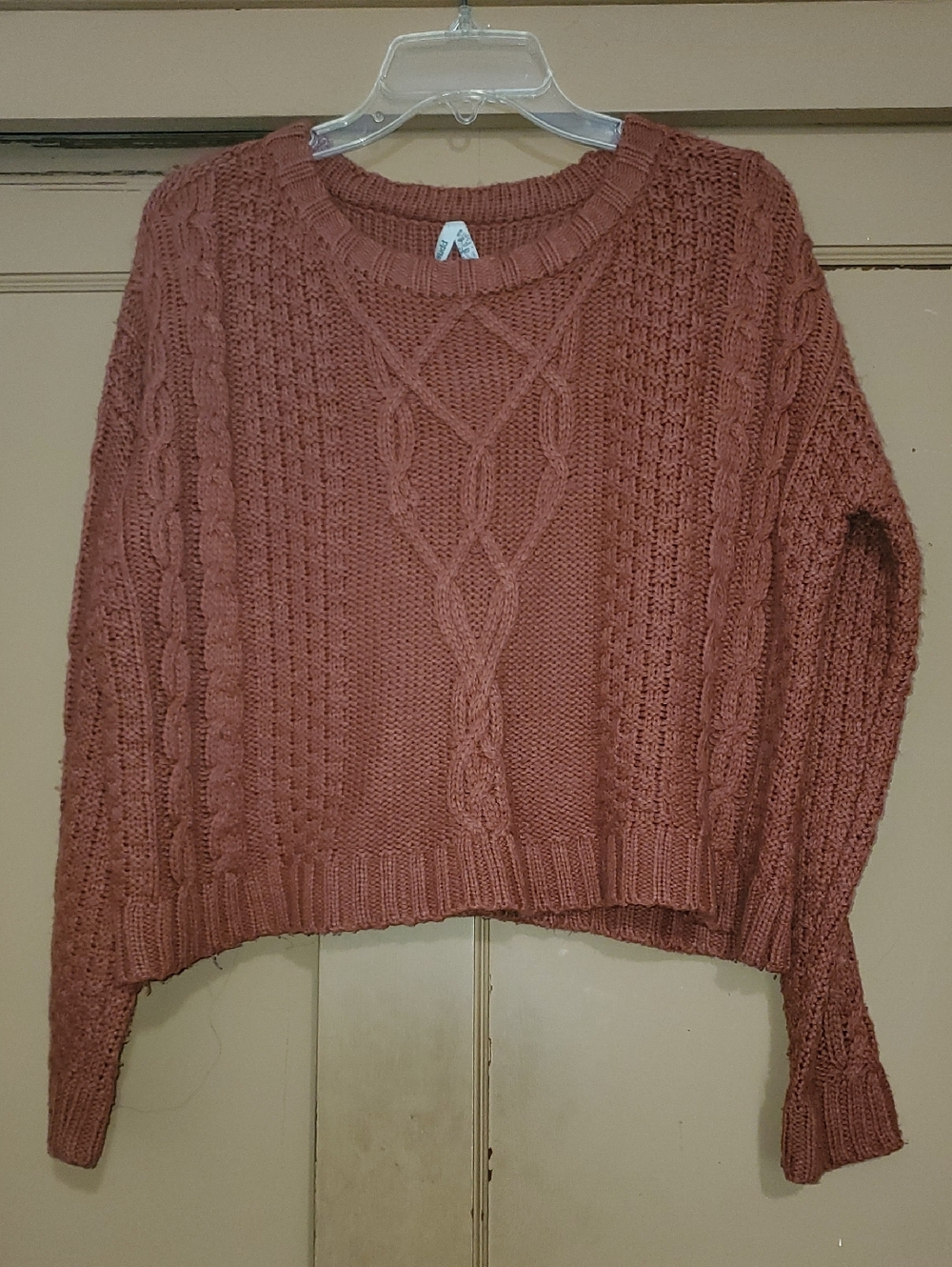 Mudd Cable Knit Crew Sweater in Dusty Rose